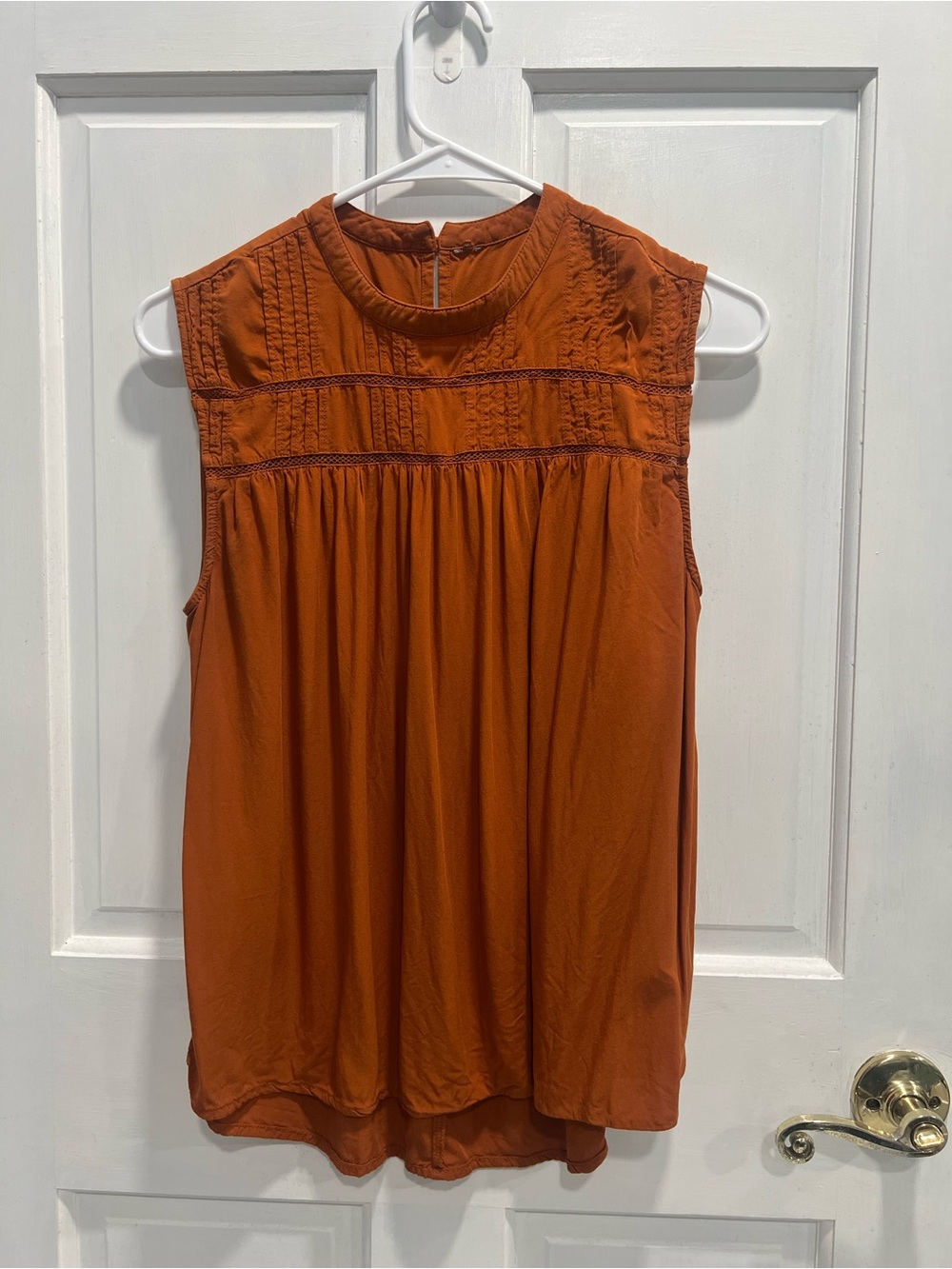 OLD NAVY Burnt Orange Sleeveless Boho Pintuck Keyhole Tank Top SZ MEDIUM Tag Cut